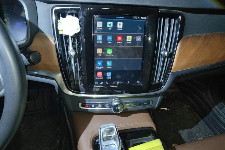 Used Volvo S90 New Energy 2023 T8 Plug-in Hybrid All-Wheel Drive Long-Range Zhiyi Luxury Edition Audio And AC Panel