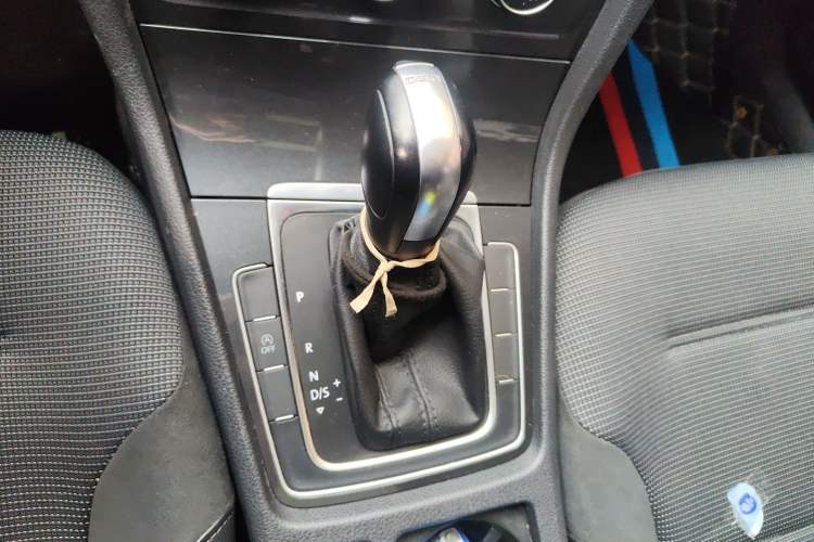 Used Volkswagen Golf 2018 230TSI Automatic Comfort Model Gear Lever