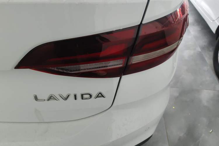Used Volkswagen Lavida 2023 Revised 1.5L Automatic DeYi Edition Exterior 3