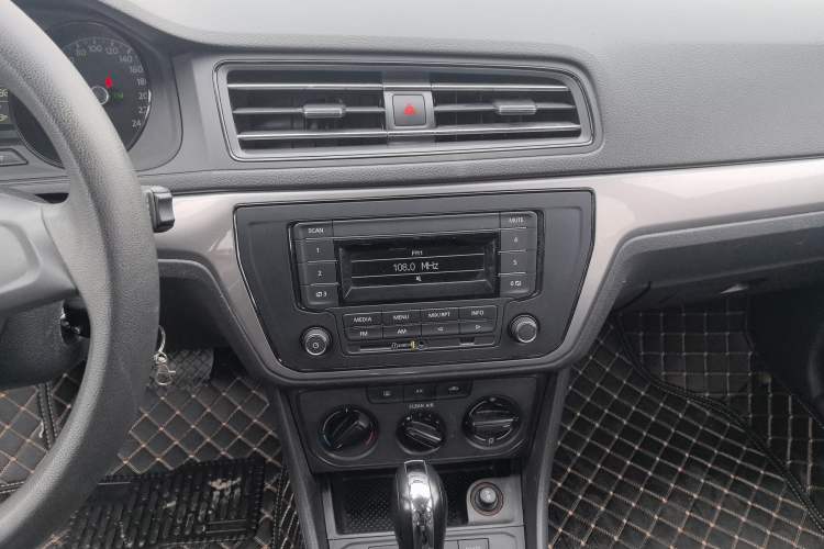 Used Volkswagen Lavida 2019 Lavida Start 1.5L Automatic Trendy Version China VI Standard Audio And AC Panel