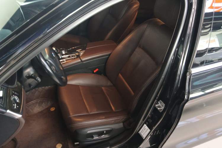 Used BMW 5 Series 2014 525Li Luxury Design Package
