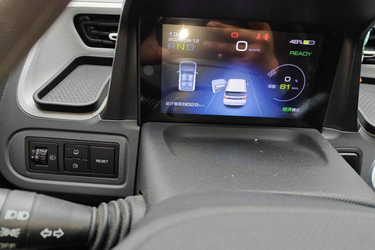 Used Wuling Hongguang MINIEV 2022 Macaron Premium Model – Lithium Iron Phosphate Odometer Close Up