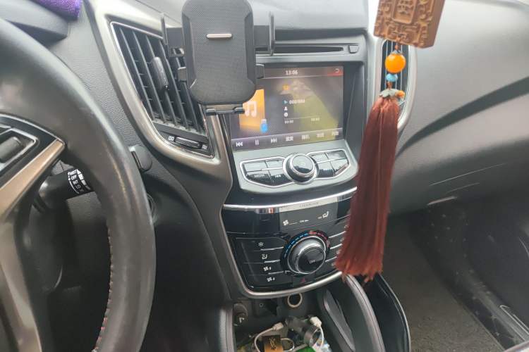 Used CHANGAN CS75 2014 2.0L Manual Leading Version China IV Standard
