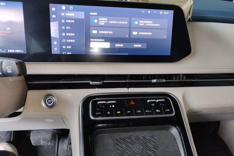 Used JAC Refine RF8 PHEV 2024 Zhiling Edition 1.5T 150KM Flagship Model – Lithium Iron Phosphate
