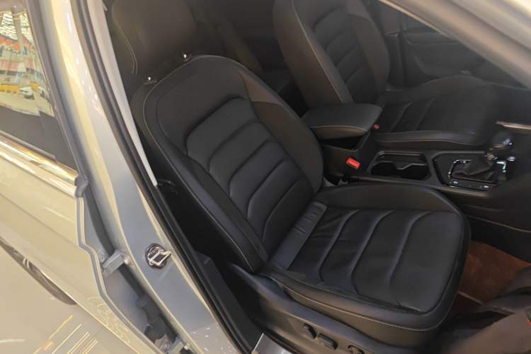 Used Volkswagen Tiguan L 2019 330TSI Automatic Two-Wheel Drive Panoramic Comfort Edition China V Standard
