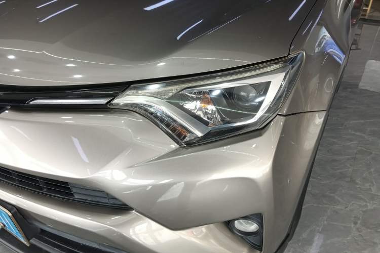 Used Toyota RAV4 2016 2.0L CVT Two-Wheel Drive Fashion Edition China V Standard Left Front Headlight