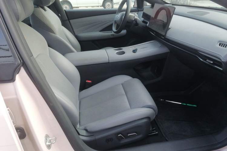 Used Nissan N7 2025 625 Max Right Front Seat