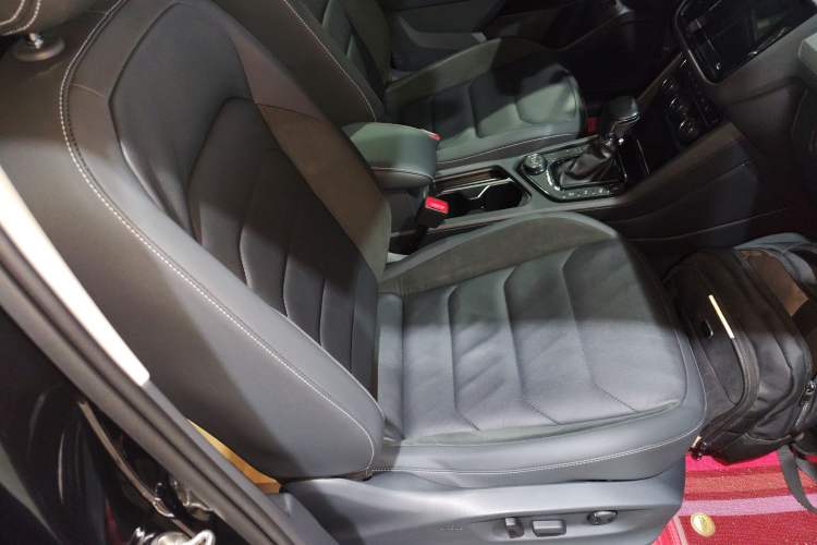 Used Volkswagen Tiguan L 2019 380TSI Automatic All-Wheel Drive Luxury Edition with 7 Seats China VI Standard
