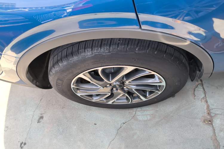 Used Lincoln Corsair 2022 2.0T Two-Wheel Drive Deluxe Edition Right Rear Wheel Hub