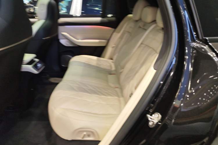Used Nio ES6 2025 75 kWh Left Rear Seat