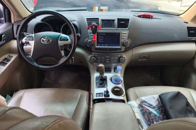 Used Toyota Highlander 2012 2.7L Two-Wheel Drive 7-Seater Luxury Edition Center Console