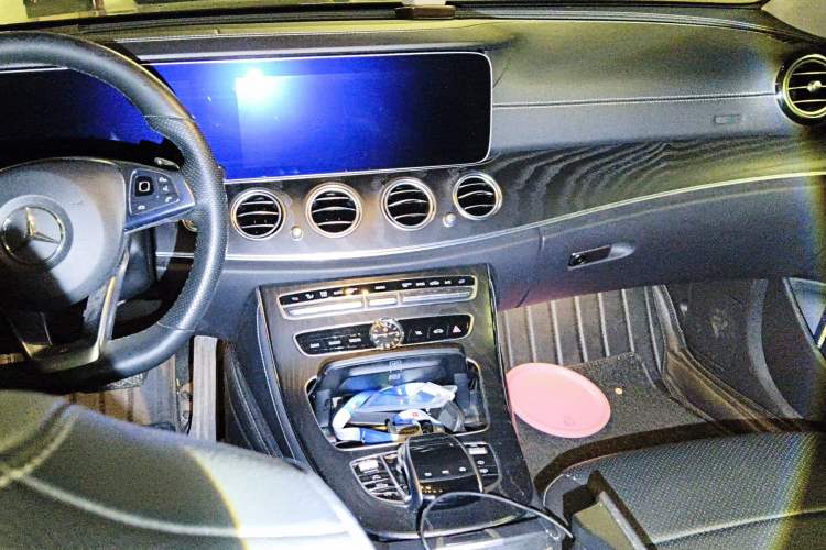 Used Mercedes-Benz E-Class 2018 E 300 L Sport Luxury Edition Center Console