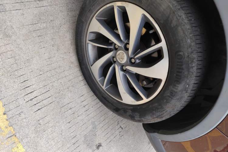 Used Baojun 560 2015 1.8L manual luxury version Right Front Wheel Hub