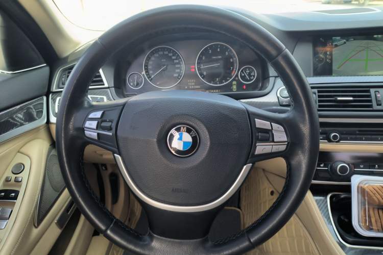 Used BMW 5 Series 2013 525Li Luxury Model
