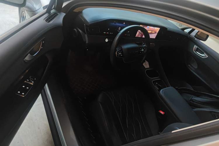 Used Roewe D7 2023 DMH 125km Flagship Edition
