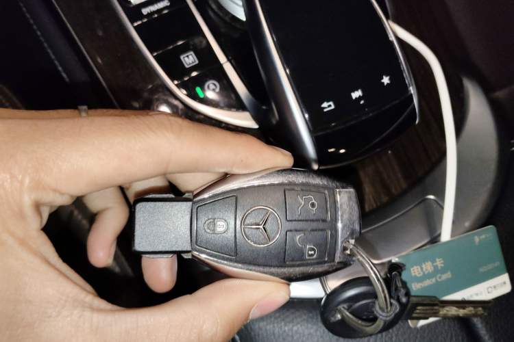 Used Mercedes-Benz GLC 2018 GLC 260 4MATIC Luxury Model
