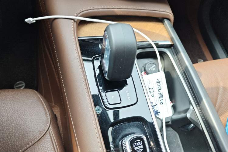 Used Volvo XC90 2024 B5 SmartDrive Luxury Edition 5 Seats Gear Lever