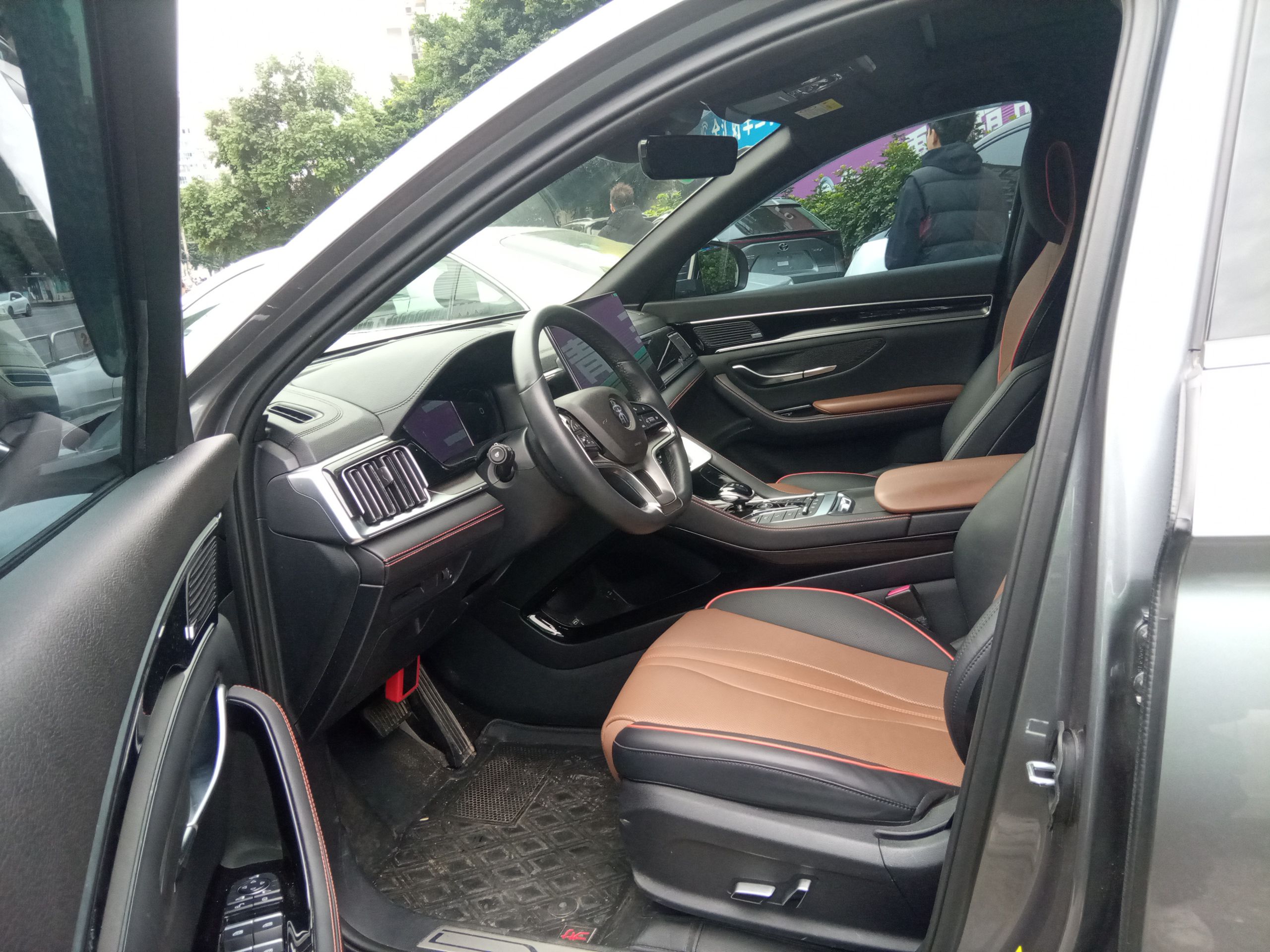 Переднее сиденье в автомобиле