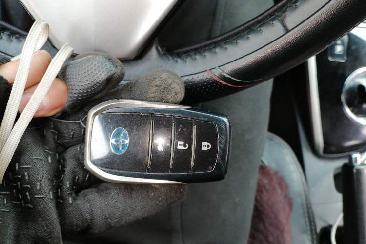 Used Toyota Corolla 2016 Dual-Engine 1.8L E-CVT Elite Edition Vehicle Key