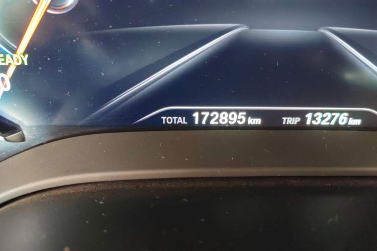 Used BMW 5 Series New Energy 2018 530Le Luxury Package Odometer Close Up