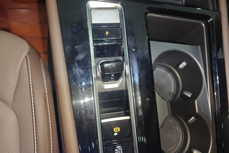 Used Volkswagen Viloran 2022 380TSI Luxury Edition Gear Lever