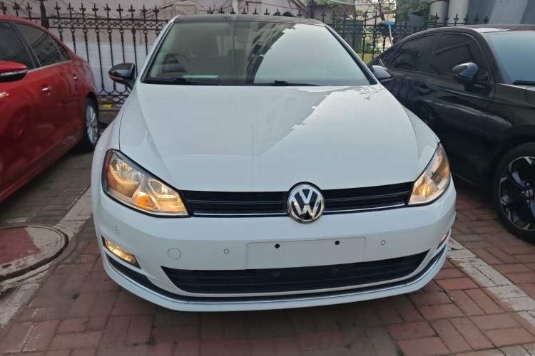 Used Volkswagen Golf 2017 1.6L Automatic Comfort Million-Vehicle Anniversary Edition
