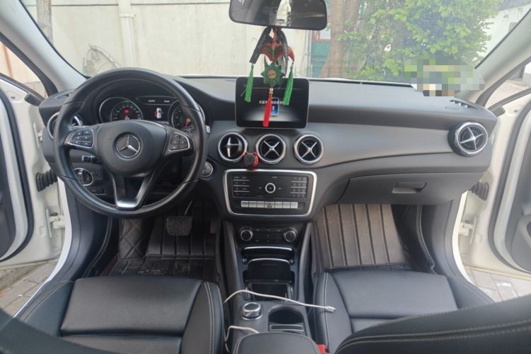 Used Mercedes-Benz GLA 2018 GLA 200 Sport Edition Center Console