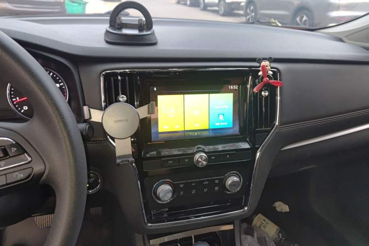 Used Roewe i6 2020 PLUS 1.6L CVT 4G Connected Glory Luxury Edition Audio And AC Panel