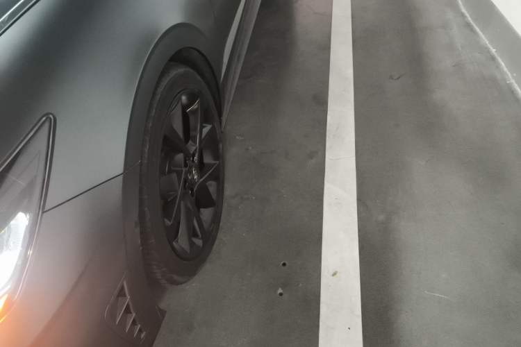 Used Hyundai Sonata 2022 380TGDi Automatic 20th Anniversary Edition Left Front Wheel Hub