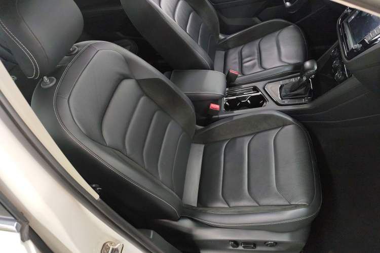 Used Volkswagen Tiguan L 2017 330TSI Automatic Two-Wheel Drive Comfort Edition Right Front Seat