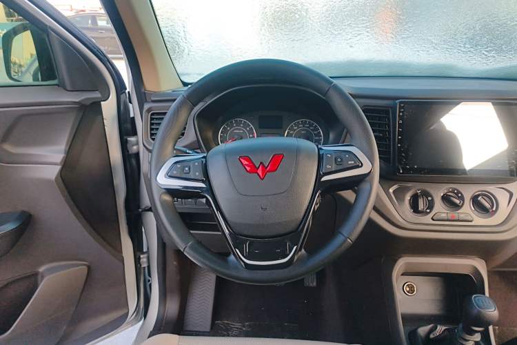 Used Wuling Hongguang V 2022 1.5L Jingqu Edition Electric-Assist LAR