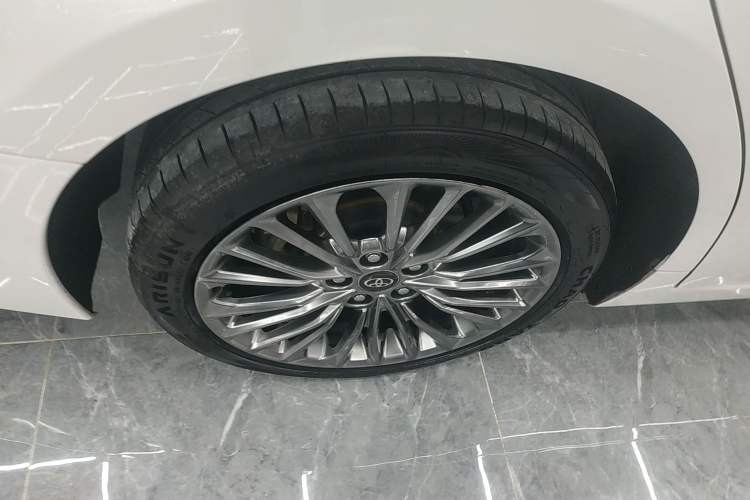 Used Toyota Avalon 2019 Dual-Engine 2.5L Luxury Edition China VI Standard