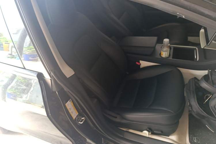 Used Tesla Model 3 2022 Rear-Wheel-Drive Version Right Front Seat