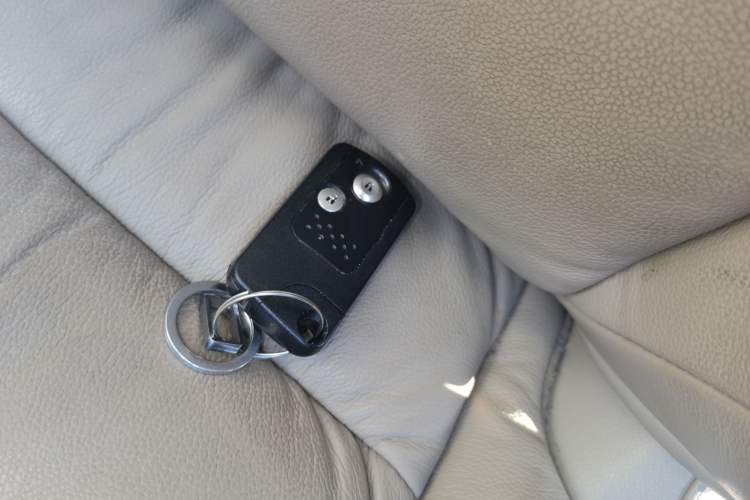 Used Honda CR-V 2012 2.4L four-wheel drive luxury version Vehicle Key