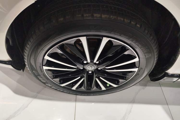 Used Toyota Venza 2022 2.0L CVT Two-Wheel Drive Prestige Edition Left Front Wheel Hub