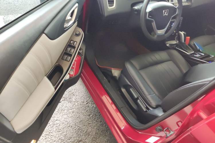 Used Luxgen 5 2016 1.8T Automatic ZhiZun Model Driver Seat