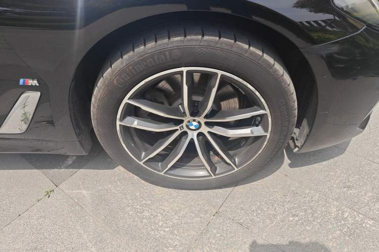 Used BMW 5 Series 2021 Facelifted 525Li M Sport Package Right Front Wheel Hub