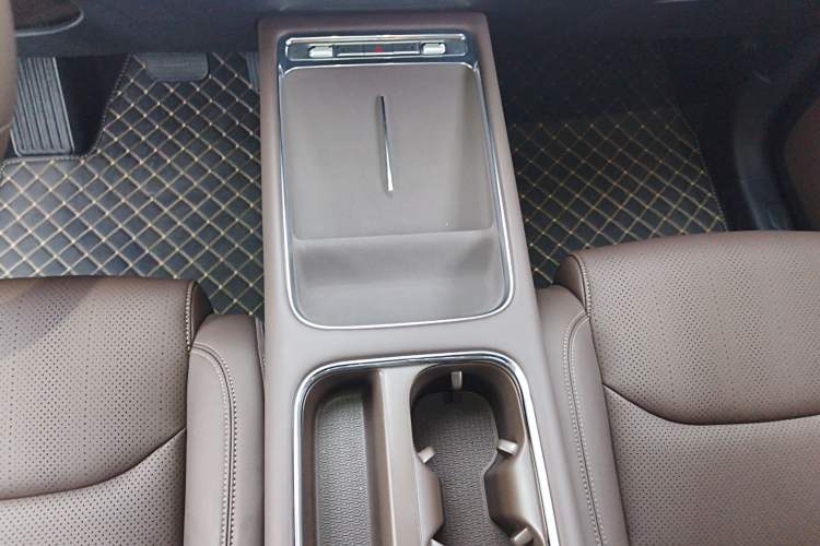 Used Wuling Xingguang 560 New Energy 2026 Model, Plug-in Hybrid, 125 km, Luxury Version Gear Lever