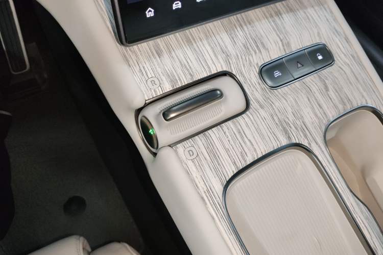 Used Nio ET7 2022 75 kWh Gear Lever