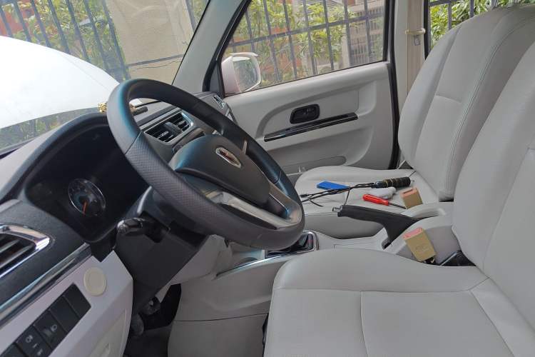 Used Jinbei New Hiace X30L 2016 1.5L Business Edition DLCG14 Left Front Seat