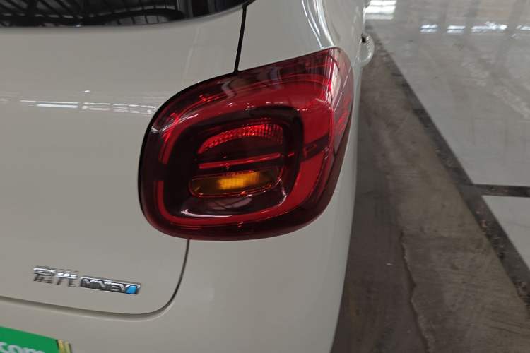 Used Wuling Hongguang MINIEV 2025 Four-Door Version Advanced Edition Right Rear Taillight