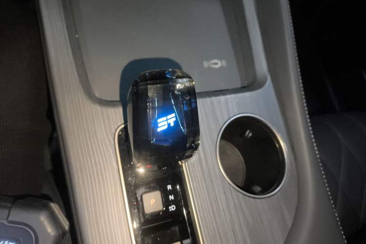 Used JETOUR X90 C-DM 2025 Elite Edition 7-Seater Gear Lever