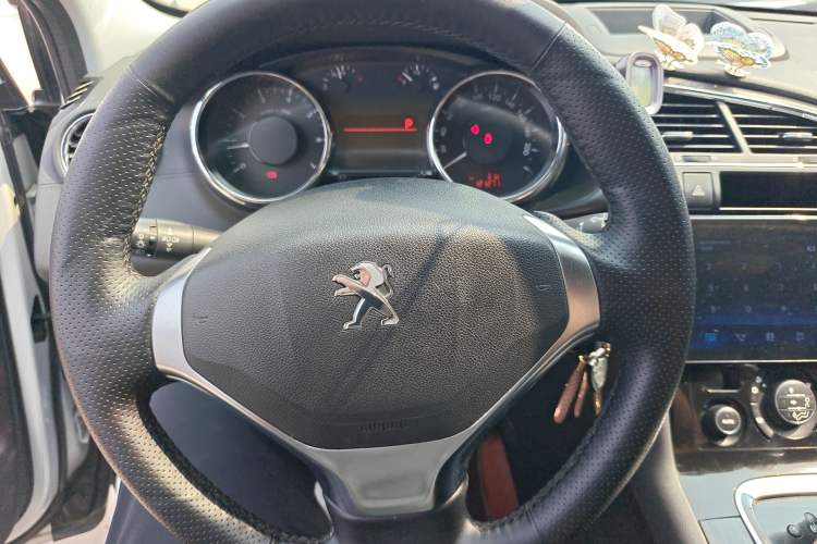 Used Peugeot 3008 2015 2.0L Automatic Trend Edition Steering Wheel