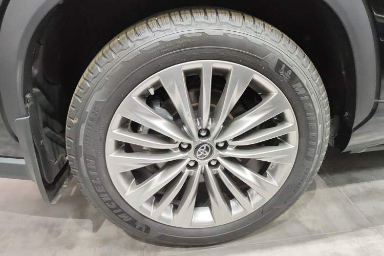 Used Toyota Highlander 2022 Dual-Engine 2.5L Four-Wheel Drive Prestige Version 7 Seats Right Rear Wheel Hub