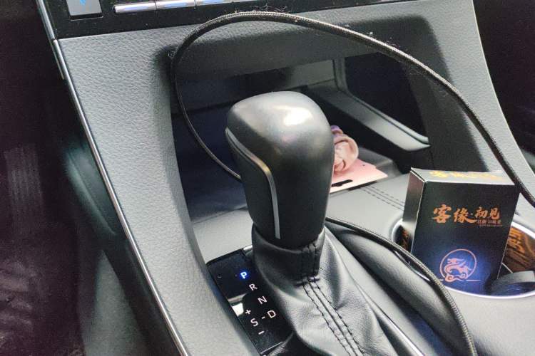 Used Toyota Avalon 2019 Dual-Engine 2.5L XLE Prestige Version China VI Standard