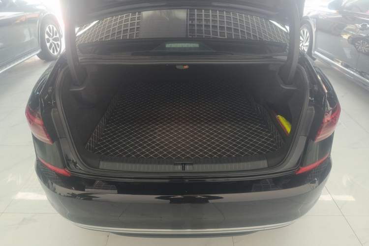 Used Volkswagen Passat New Energy 2023 430 PHEV Hybrid Luxury Edition Trunk