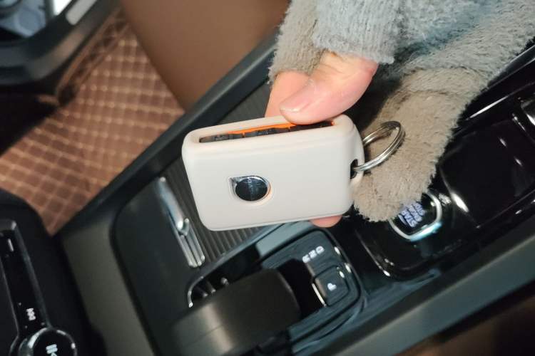 Used Volvo XC60 2025 B5 4x4 Smart Luxury Edition