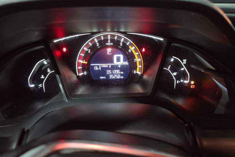 Used Honda Civic 2016 180TURBO CVT Comfort Version Odometer Close Up