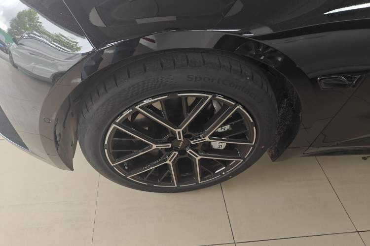 Used Zeekr 001 2026 Model 103° Rear-Drive Max Version Left Front Wheel Hub