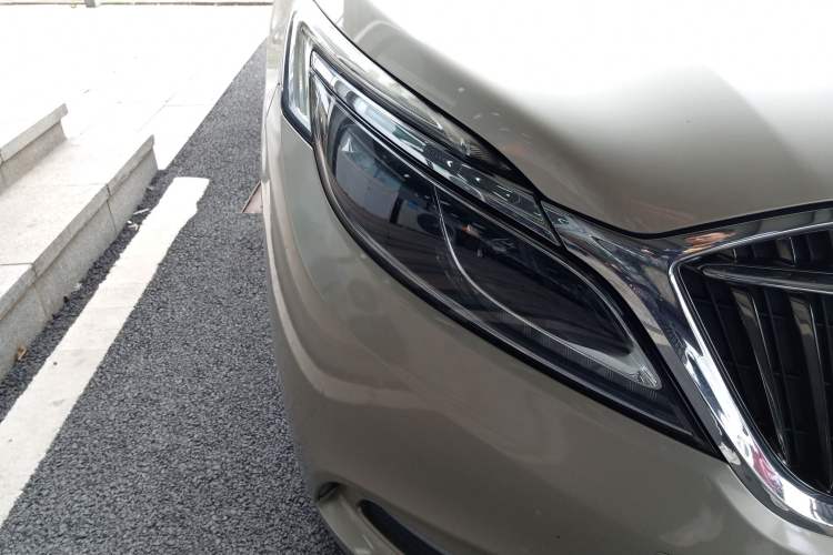 Used Buick GL8 2017 ES 28T Premium Version China V Standard Right Front Headlight